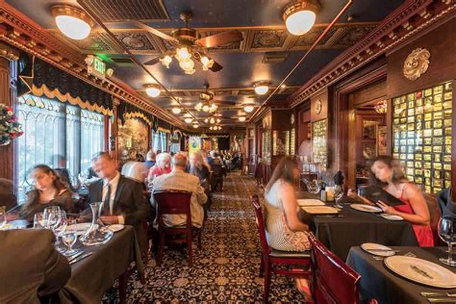 An Old And Mysterious Diner At Night Nine Diners Dining An Aspie Girl In Massachusetts (Diner Short Story Mysteries 9)
