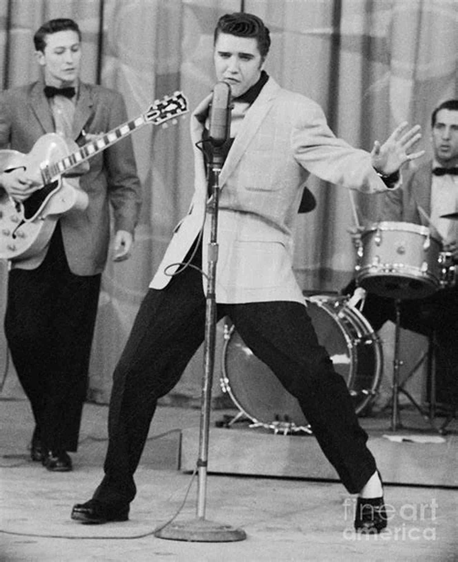 Elvis Presley Performing On Stage Blue Swirl Vol 3: My Treasured Memories (My Treasured Memories Of Elvis)