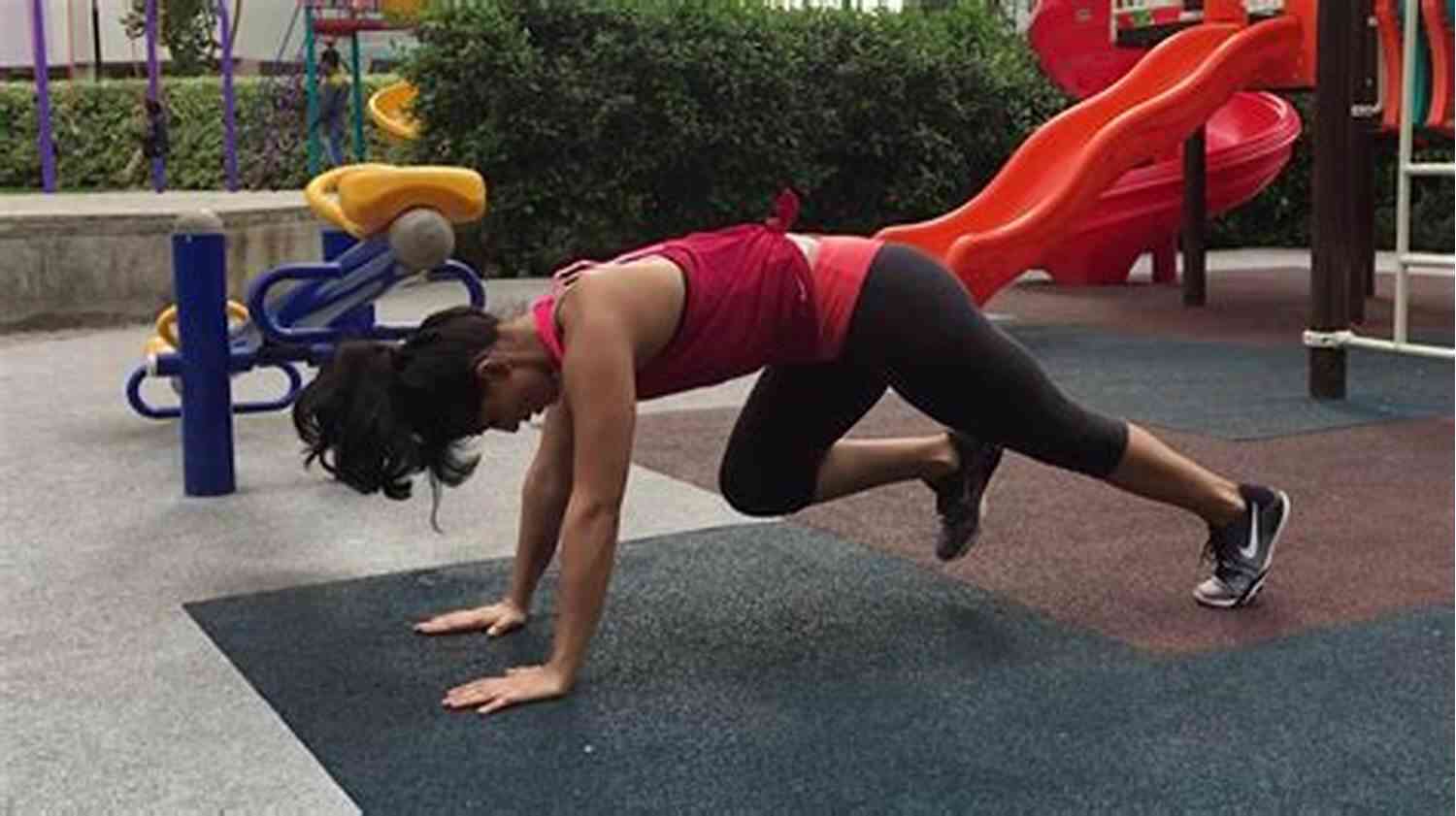 Woman Performing Mountain Climbers HOME WORKOUTS FOR WOMEN HOT ABS EXERSISES IN PICTURES